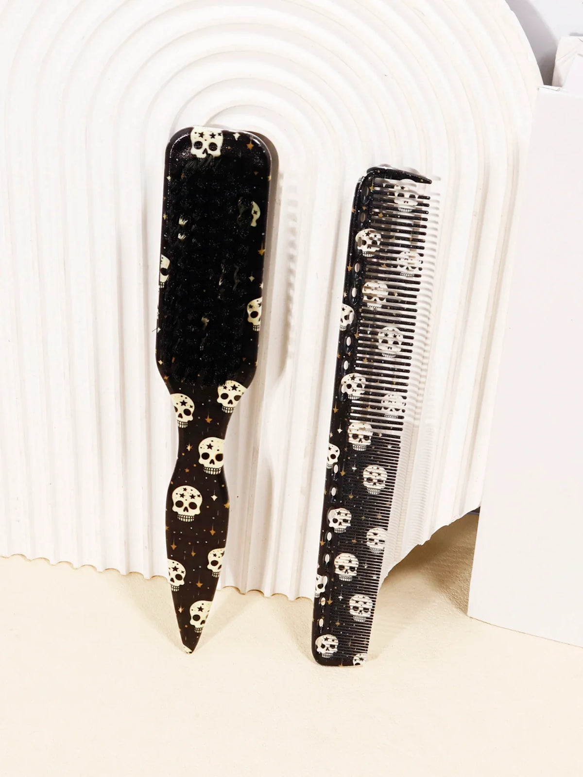 2pcs Hair Styling Brush Set Plastic Skull Pattern Loop Brushes