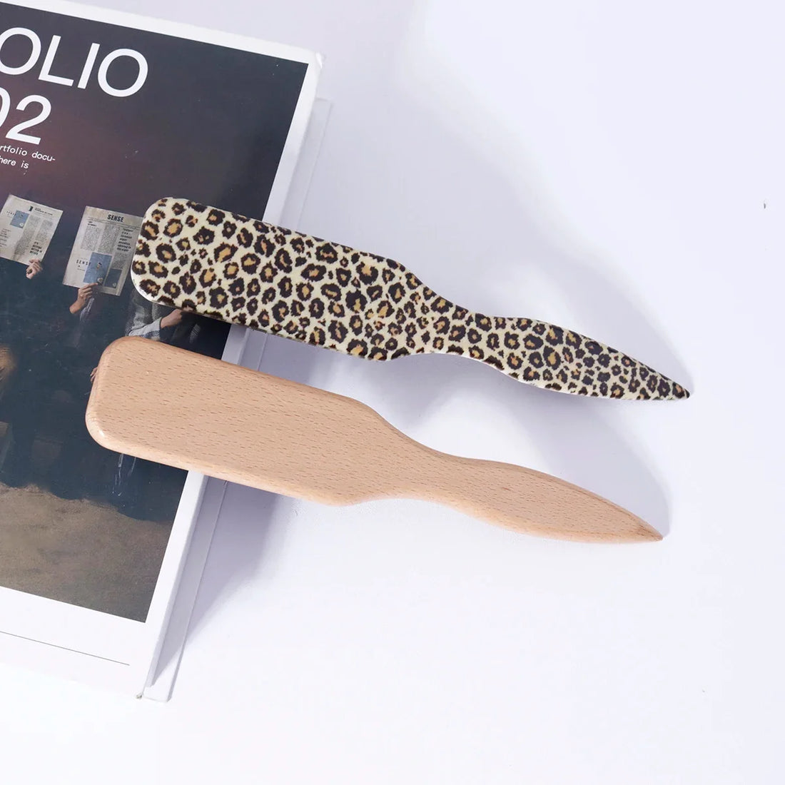 Sharp Tailed Beard Brush With Beech Wood And ABS Plastic Handle