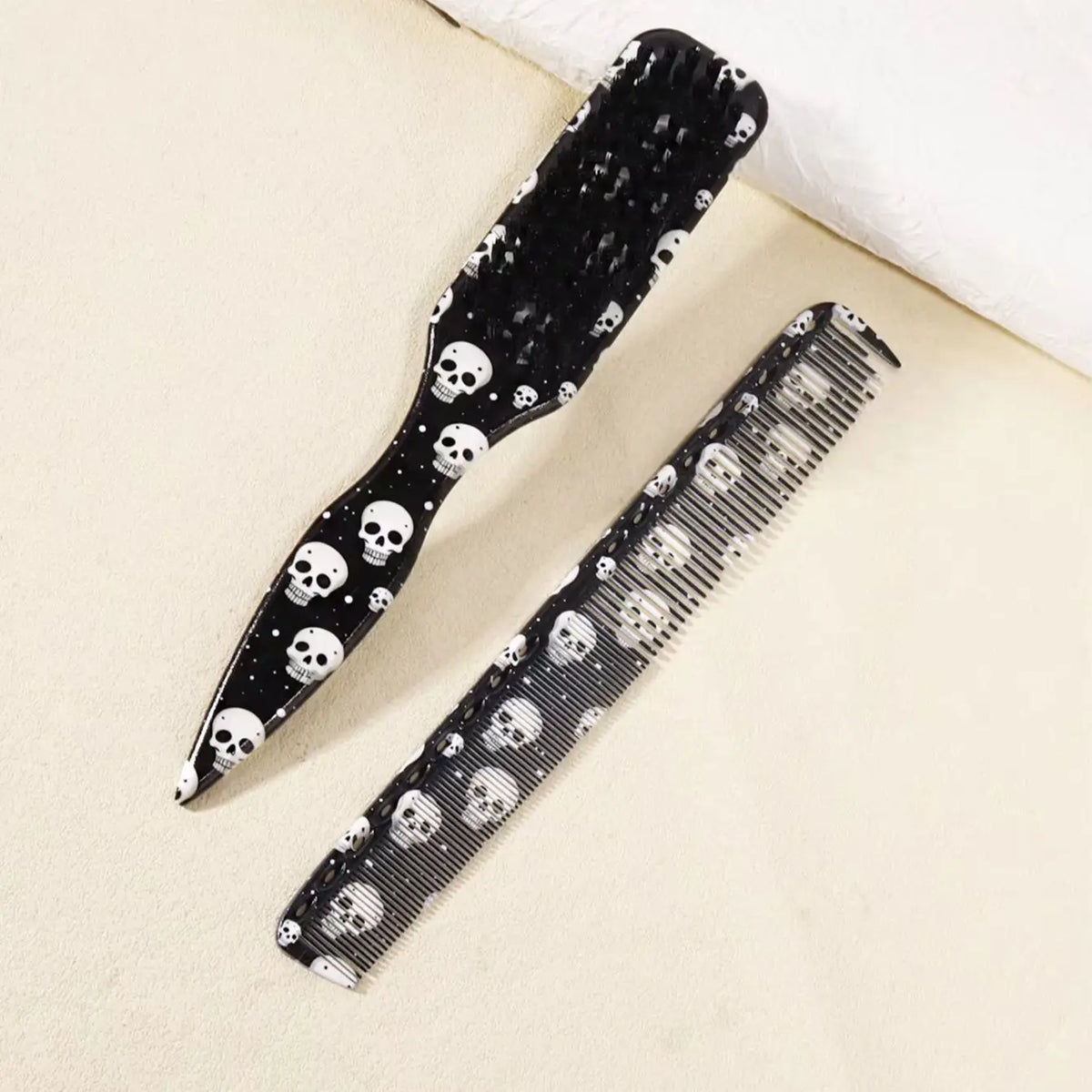 2pcs Hair Styling Brush Set Plastic Skull Pattern Loop Brushes