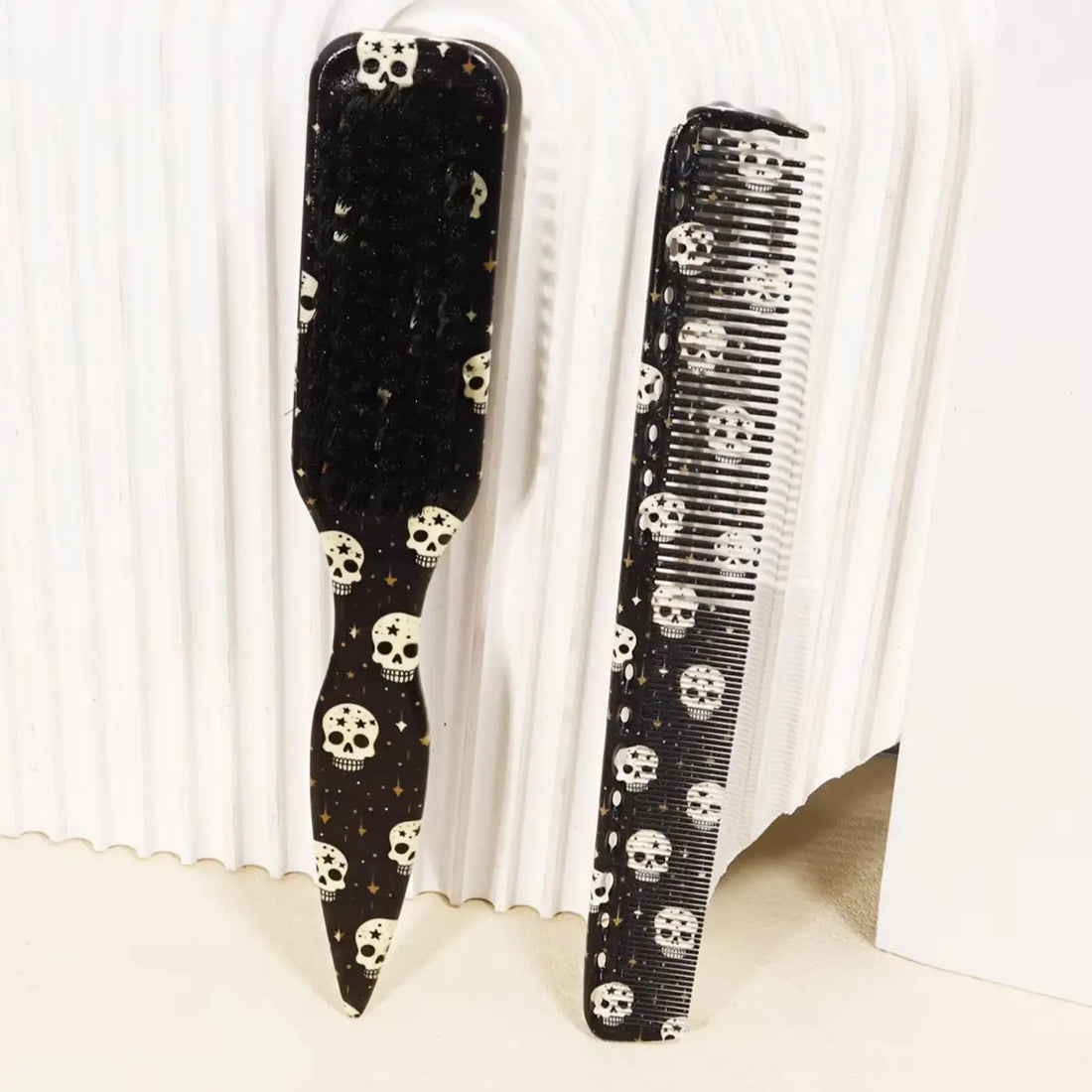 2pcs Hair Styling Brush Set Plastic Skull Pattern Loop Brushes